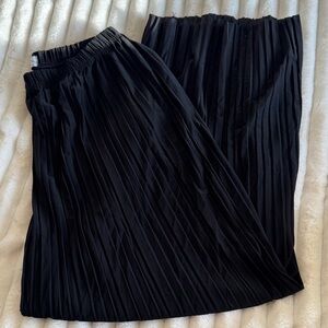 Jon & Anna Black Pleated Trousers